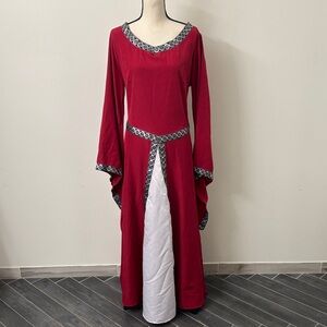 Amazon Elegant Women’s Red and White Long Sleeve Queen Halloween Costume